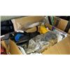 Image 2 : BOX OF WORK GLOVES AND RAIN GEAR