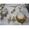 Image 2 : 3 NECKLACES AND EARRINGS