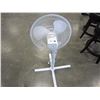 Image 2 : ROOM ESSENTIALS FLOOR FAN