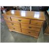 Image 1 : 7 DRAWER MAPLE DRESSER