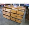 Image 2 : 7 DRAWER MAPLE DRESSER