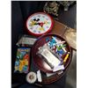 Image 2 : TRAY OF COLLECTIBLES AND NOVELTY GOLD BAR