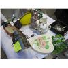 Image 2 : 9 VINTAGE ITEMS SUGAR CREAM SET , VINTAGE LAMP PLANTERS ETC.