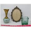 Image 1 : LOT OF 3 DECORATIVE HOUSEHOLD ITEMS (PICTURE FRAME, VASE, SQUARE GLASS JAR)