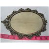 Image 2 : LOT OF 3 DECORATIVE HOUSEHOLD ITEMS (PICTURE FRAME, VASE, SQUARE GLASS JAR)