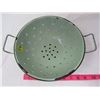 Image 2 : COLANDER (ENAMEL PLATED) *VINTAGE*