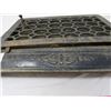 Image 2 : HEAT REGISTER GRATE *VINTAGE* CAST IRON *14” X 10”