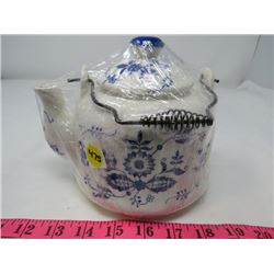 TEA POT (NO VISIBLE BRAND) *VERY NICE BLUE*