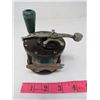 Image 8 : LOT OF FISHING ITEMS AND REELS (VINTAGE)