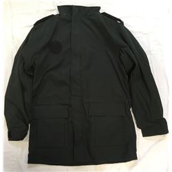 NEW CANADIAN FORCES ALL SEASON LAND COAT (CADET) *LARGE MADE IN CANADA, NEW IN ORIGINAL PACKAGING*