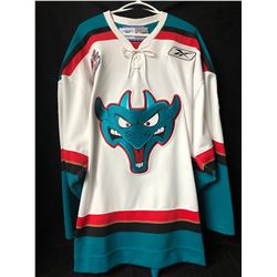 2003-04 KELOWNA ROCKETS TEAM AUTOGRAPHED HOCKEY JERSEY (MEMORIAL CUP CHAMPS) **SHEA WEBER**