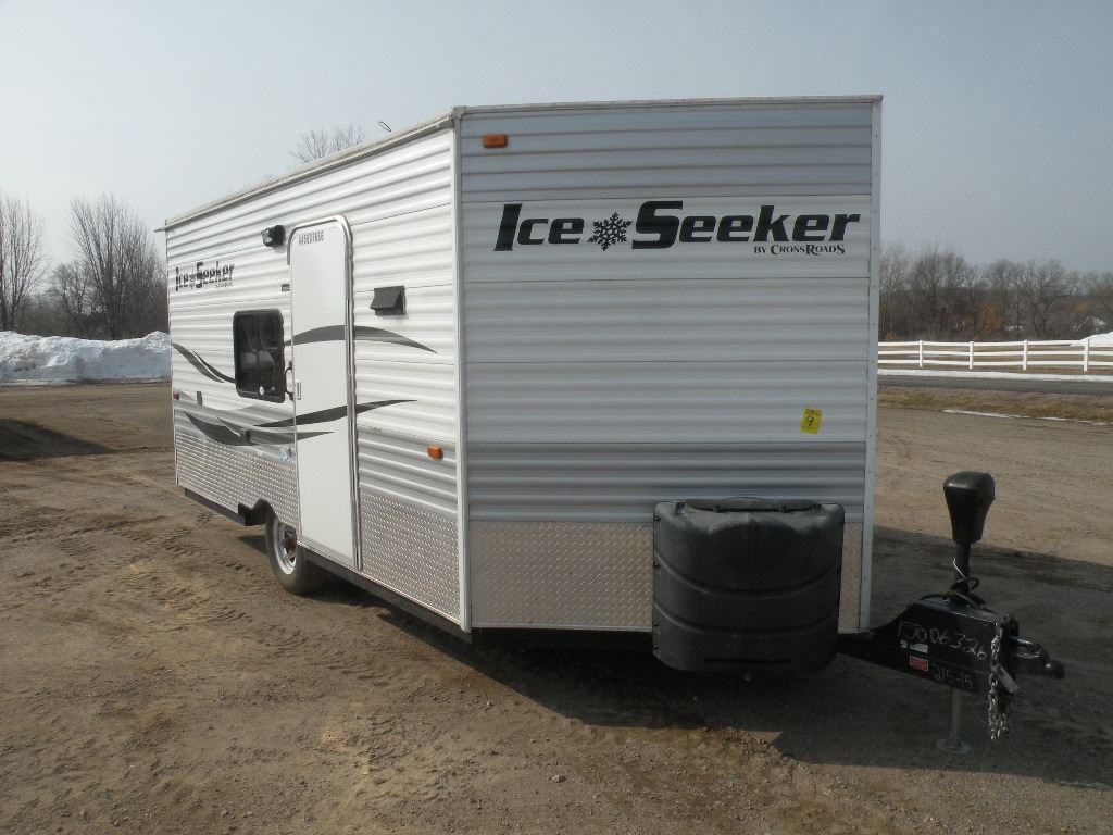 2015 Ice Seeker fish house SN4V0TC1822FJ006326