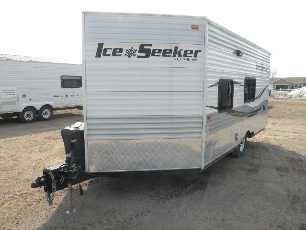2015 Ice Seeker fish house SN4V0TC1822FJ006326