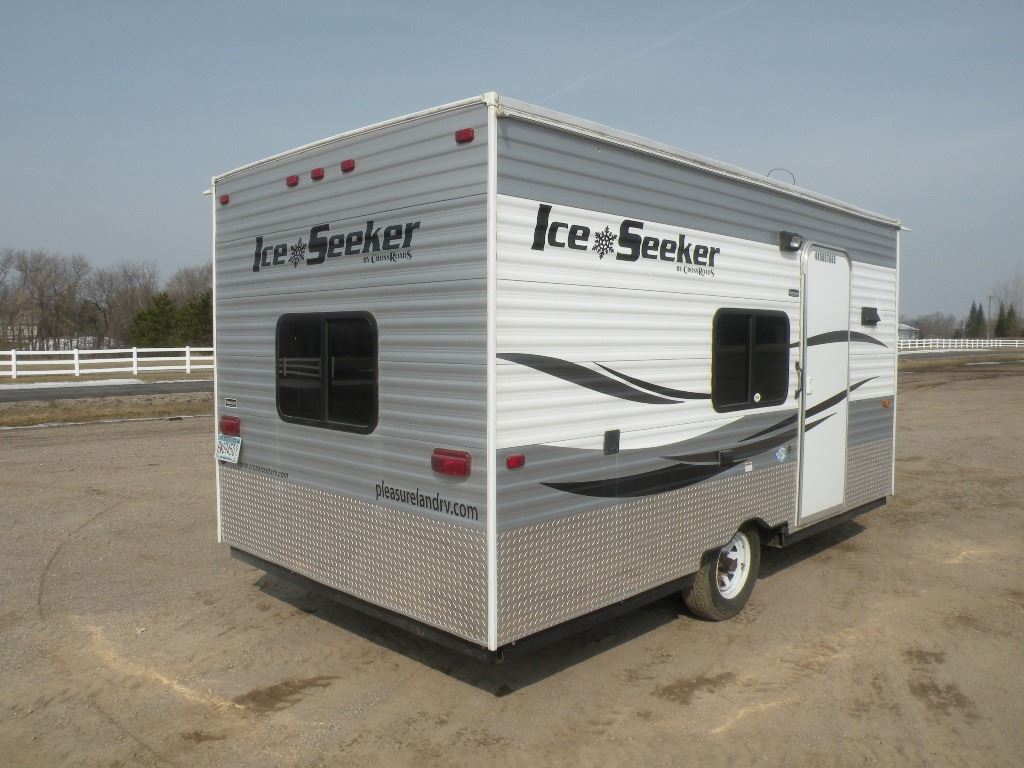 2015 Ice Seeker fish house SN4V0TC1822FJ006326