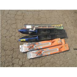 Pr Yamaha Viper/SRX skis w/extra carbides