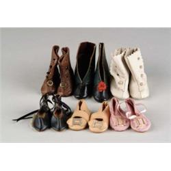 LARGE ASSORTMENT OF DOLL SHOES