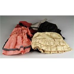 LOT OF CLOTHES FOR FASHIONS OR LADY DOLLS