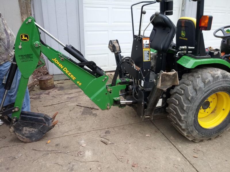 JOHN DEERE 2520 TRACTOR LOADER BACKHOE / 65 HOURS