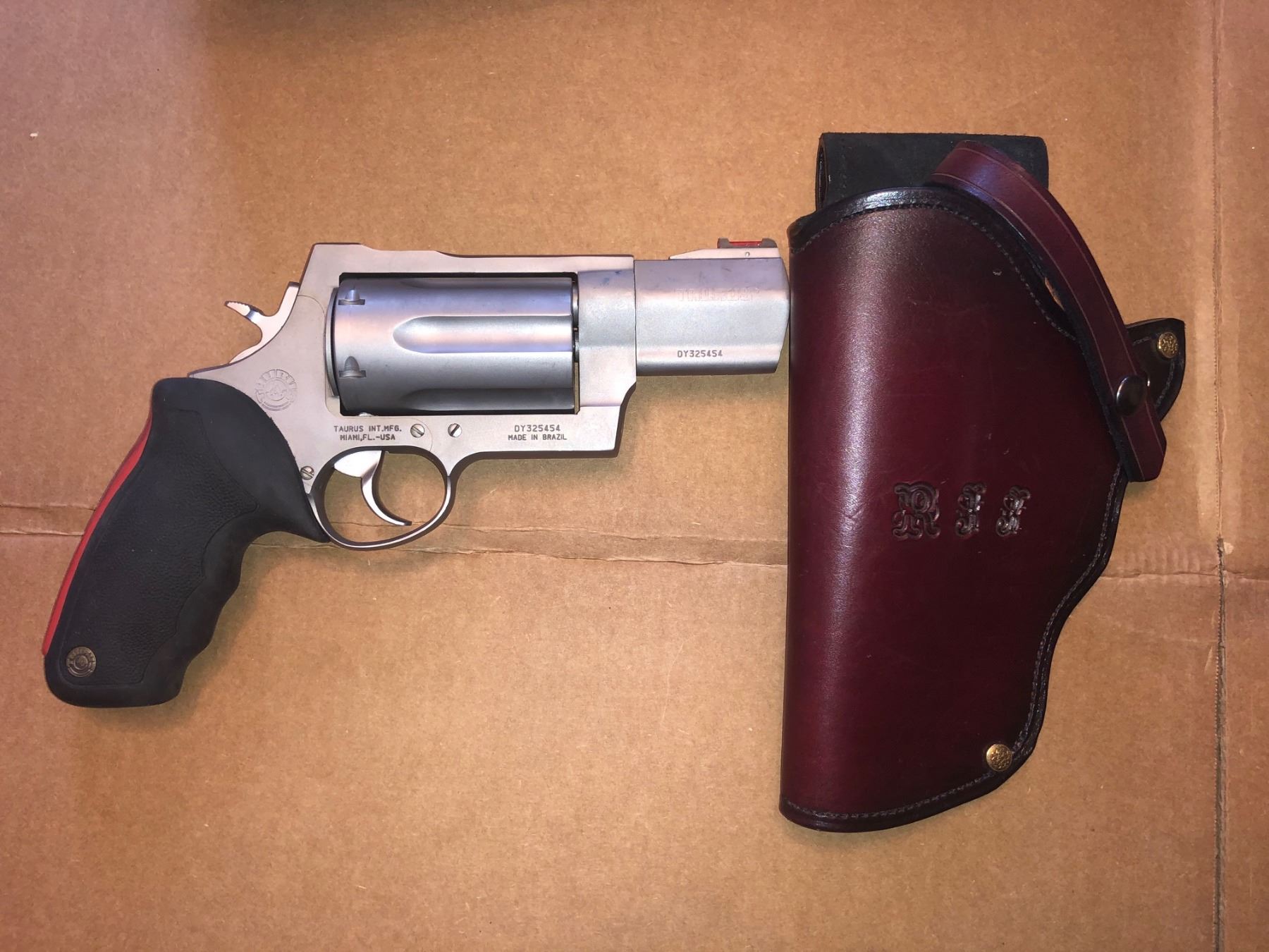 TAURUS RAGING JUDGE REVOLVER w .410 3 INCH MAG/WITH CUSTOM HOLSTER
