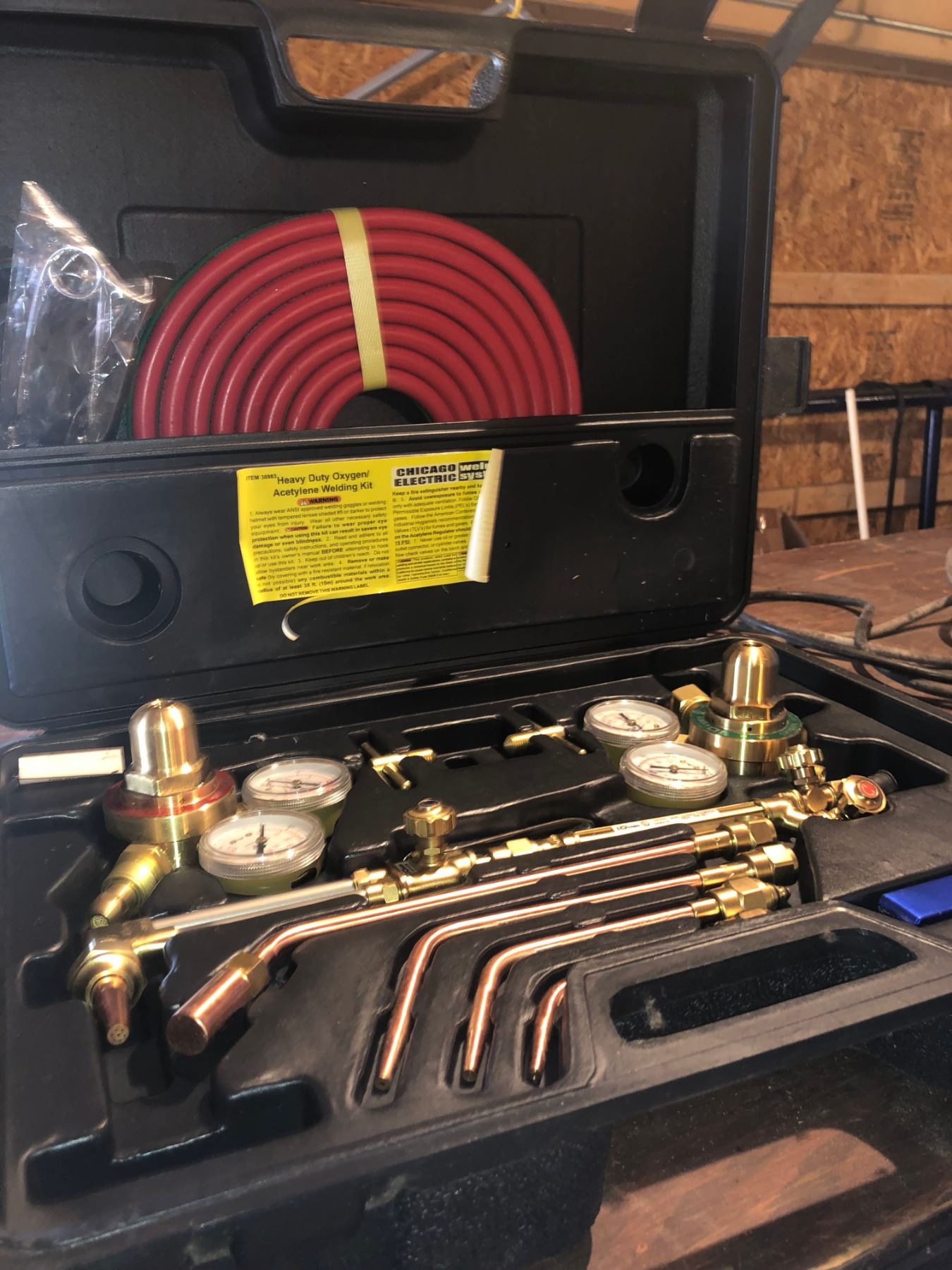 CHICAGO ELECTRIC HEAVY DUTY OXYGEN/ACETYLENE WELDING KIT