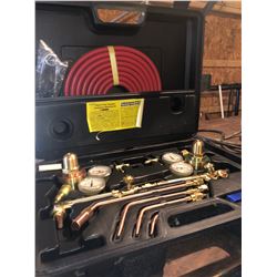 CHICAGO ELECTRIC HEAVY DUTY OXYGEN/ACETYLENE WELDING KIT