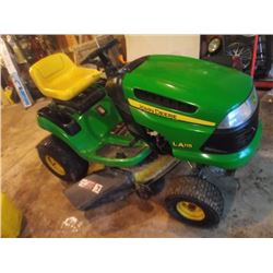 JD LAWN TRACTOR W MOWER DECK  / LA115