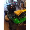 Image 3 : JD LAWN TRACTOR W MOWER DECK  / LA115