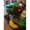 Image 4 : JD LAWN TRACTOR W MOWER DECK  / LA115