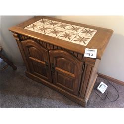 BEAUTIFUL BROYHILL SMALL OAK 2 DOOR SERVER WITH CERAMIC TOP