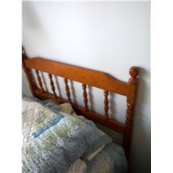BROYHILL 4 PIECE BEDROOM SET/SINGLE BED