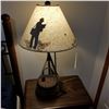 Image 1 : TABLE LAMP DEPICTING FLY FISHING.