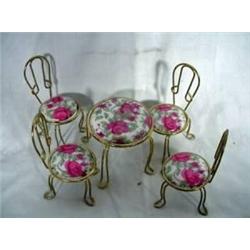 DOLL HOUSE DINING TABLE IN A FLOWERED PORCELAIN A