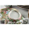 Image 4 : 13-Piece Chinese Export Famille Rose Porcelain Set