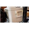 Image 1 : COLEMAN FISH N TACKLE 40 COOLER