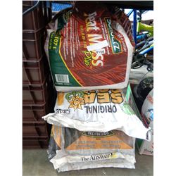 4 BAGS OF POTTING SOIL AND PEAT MOSS