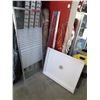 Image 1 : SHOWER BASE WITH GLASS SHOWER DOOR
