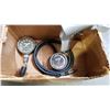 Image 2 : 2 GAUGES AND PAINT GUN