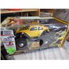 Image 3 : 2 RC CARS AND 5 IN 1 SPORT CENTER