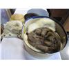 Image 1 : VINTAGE HAT BOX W/ HATS