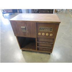 ANTIQUE CHISHOLM RADIO