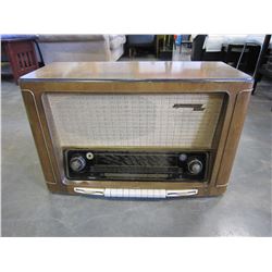 GRUNDIG 5040 TUBE RADIO 1952 - WORKING