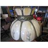 Image 2 : VINTAGE SLAG GLASS LAMP