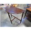 Image 1 : 18x29 WALNUT OCCASIONAL TABLE