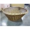 Image 2 : NICE VINTAGE WICKER LAUNDRY BASKET
