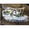 Image 2 : 2 CHARLIE BROWN COLLECTOR PILLOWS AND BLANKET