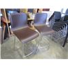 Image 2 : 2 LEATHER AND CHROME BAR STOOLS