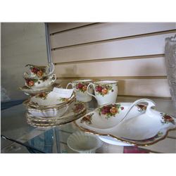 LOT OF ROYAL ALBERT OLD COUNTRY ROSE PIECES