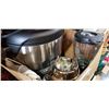 Image 2 : CAIMEN SLOWCOOKER SMOKER, OSTER BLENDER, AND DRINK MIXER