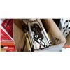 Image 2 : BOX OF HANGING PLANTERS AND HOOKS