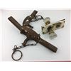 Image 1 : LOT OF 2 SMALL LEG HOLD TRAPS & DOOR KNOB